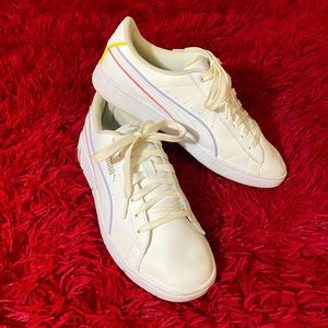 Puma low top white sneakers, size 9